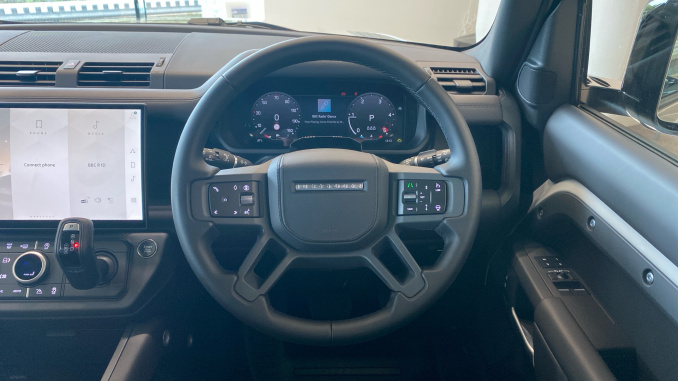 Land Rover Defender 3.0 D350 X-Dynamic HSE 90 3dr Auto Diesel Estate - Image 15